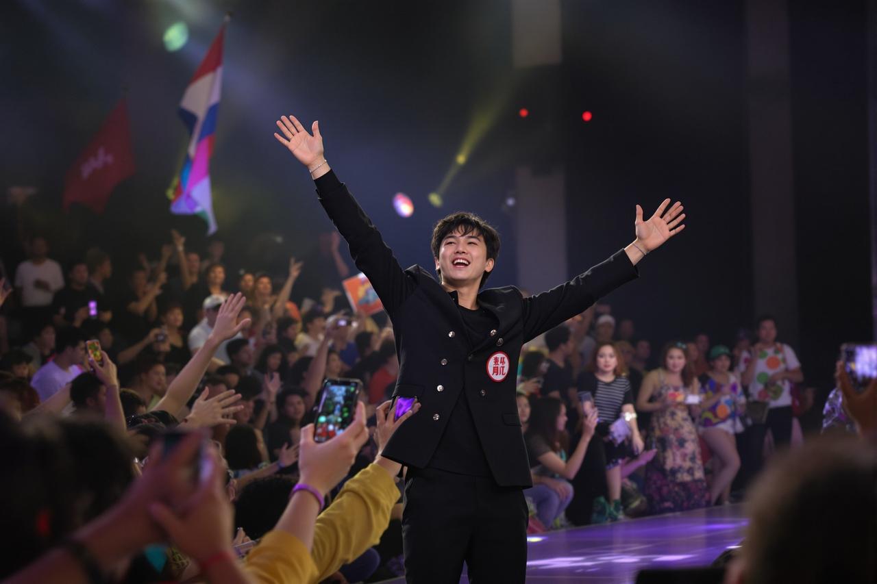 百花视频影迷见面会圆满举行,万名粉丝热情参与